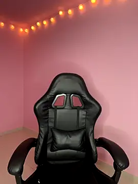 Davne  online show from December 2025 08:10:01 PM