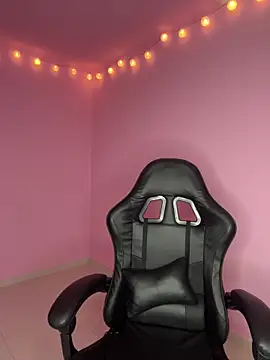 Davne  online show from December 2025 10:43:02 PM