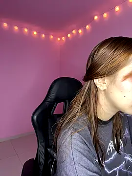 Davne  online show from December 2025 09:20:02 PM