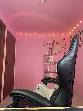 Davne  online show from March 2026 10:42:01 PM