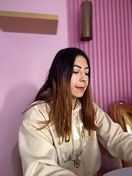 MaddieHunter online show from December 2025 01:35:02 PM