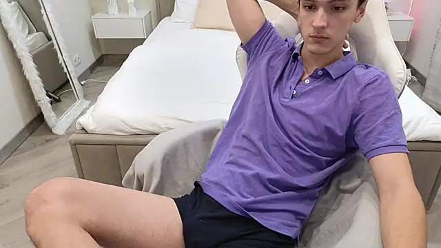 Snapshot of MoonlinSkinn chatting on December 2025 08:05:02 AM MoonlinSkinn online show from December 2025 08:05:02 AM