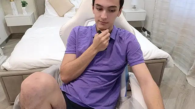 Snapshot of MoonlinSkinn chatting on December 2025 08:03:02 AM MoonlinSkinn online show from December 2025 08:03:02 AM