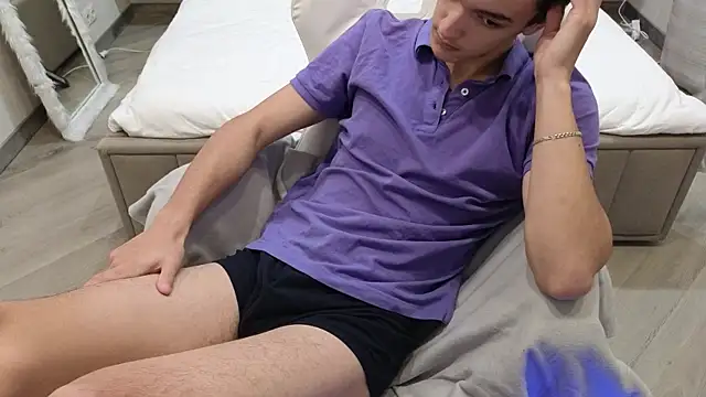 Snapshot of MoonlinSkinn chatting on December 2025 01:05:01 AM MoonlinSkinn online show from December 2025 01:05:01 AM