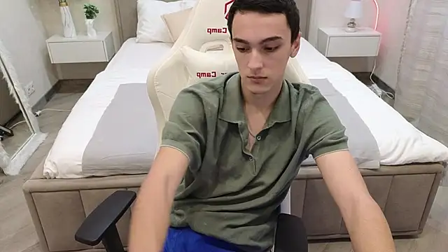 Snapshot of MoonlinSkinn chatting on November 2025 08:14:01 AM MoonlinSkinn online show from November 2025 08:14:01 AM