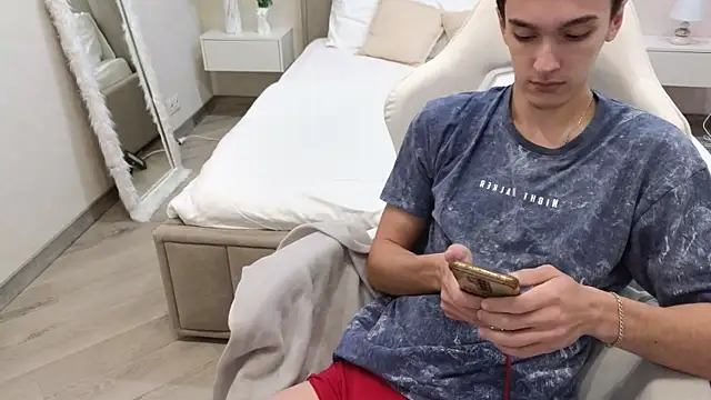 Snapshot of MoonlinSkinn chatting on November 2025 08:14:01 AM MoonlinSkinn online show from November 2025 08:14:01 AM