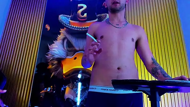 Snapshot of Thegolden_boys chatting on November 2025 08:14:01 AM Thegolden boys online show from November 2025 08:14:01 AM