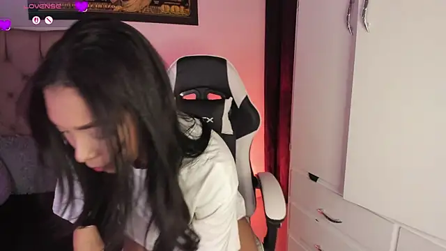 Snapshot of KarolRojas_22 chatting on June 2026 08:50:02 PM KarolRojas 22 online show from June 2026 08:50:02 PM