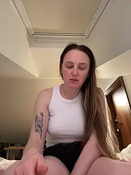 Snapshot of TomilaSi chatting on June 2026 06:53:02 PM TomilaSi online show from June 2026 06:53:02 PM