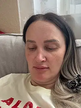 Snapshot of TomilaSi chatting on July 2026 10:44:02 AM TomilaSi online show from July 2026 10:44:02 AM