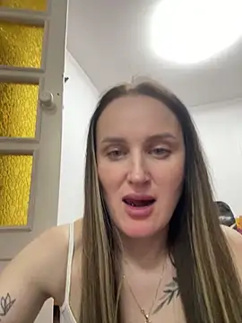 Snapshot of TomilaSi chatting on March 2026 08:48:01 PM TomilaSi online show from March 2026 08:48:01 PM