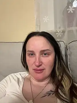Snapshot of TomilaSi chatting on April 2026 07:45:01 PM TomilaSi online show from April 2026 07:45:01 PM