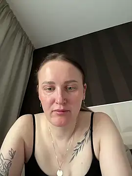 Snapshot of TomilaSi chatting on April 2026 11:22:02 AM TomilaSi online show from April 2026 11:22:02 AM