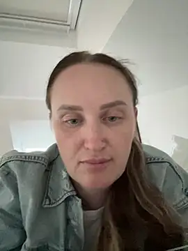 Snapshot of TomilaSi chatting on July 2026 06:01:02 PM TomilaSi online show from July 2026 06:01:02 PM