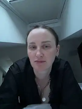 Snapshot of TomilaSi chatting on May 2026 06:05:02 PM TomilaSi online show from May 2026 06:05:02 PM