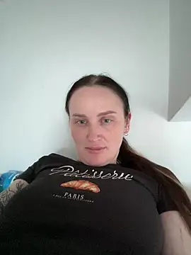 Snapshot of TomilaSi chatting on May 2026 06:29:02 PM TomilaSi online show from May 2026 06:29:02 PM