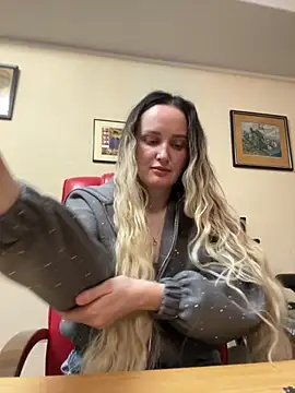 TomilaSi online show from November 2025 06:19:01 PM