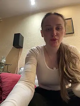 Snapshot of TomilaSi chatting on March 2026 10:00:02 PM TomilaSi online show from March 2026 10:00:02 PM
