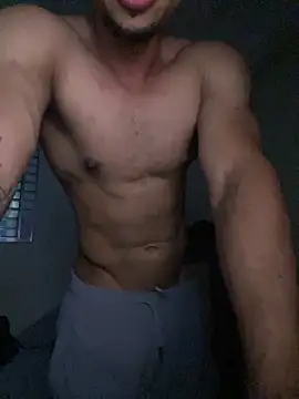 Snapshot of MoreninhoMagrinho chatting on December 2025 04:06:01 AM MoreninhoMagrinho online show from December 2025 04:06:01 AM