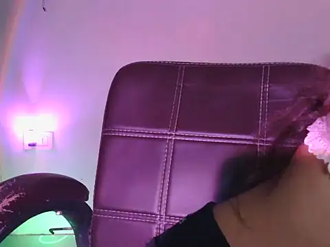 cute mahira online show from April 2026 06:04:02 PM