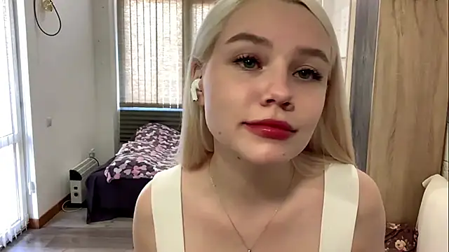 MistikMinx online show from November 2025 12:05:01 PM