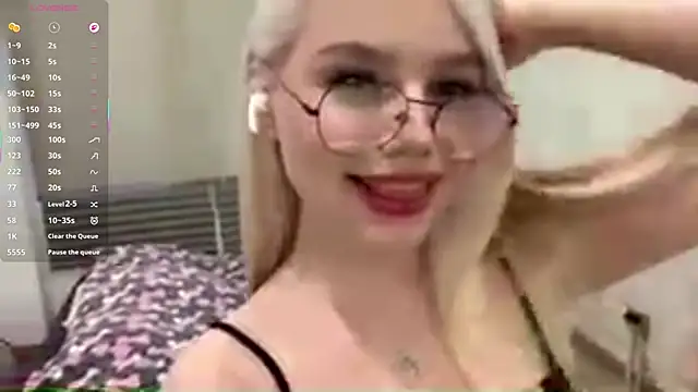 MistikMinx online show from November 2025 01:44:02 PM