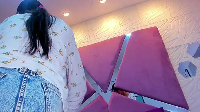 sol-angel online show from May 2026 04:03:01 PM