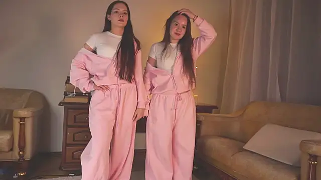 VirginiaRowe online show from November 2025 02:28:02 PM