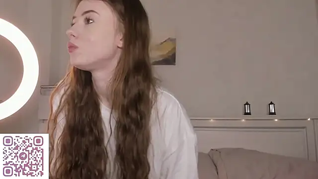 Snapshot of AmyForYouu chatting on December 2025 08:11:01 PM AmyForYouu online show from December 2025 08:11:01 PM