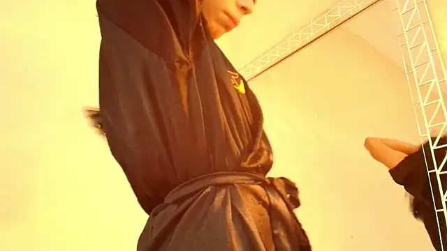 HallieStone online show from April 2026 12:20:01 PM