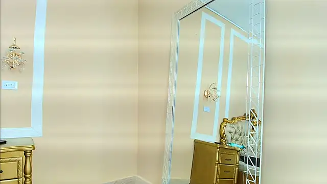 HallieStone online show from December 2025 03:07:01 PM