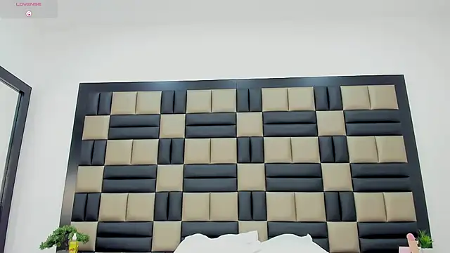 JessicaBosch online show from December 2025 12:31:01 PM