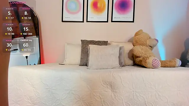 AmaraStorm online show from April 2026 07:42:02 PM