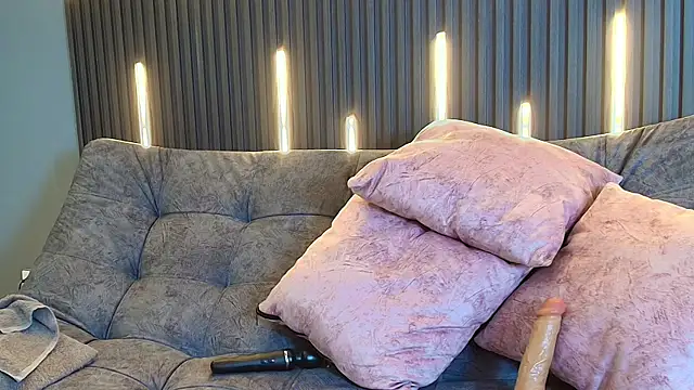 scarlett aviebby online show from December 2025 01:43:02 PM