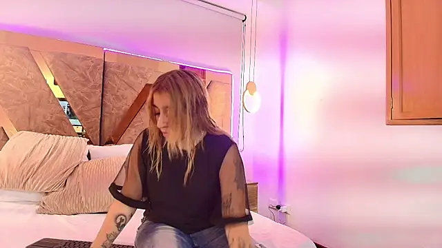 emma cook  online show from November 2025 09:26:02 PM