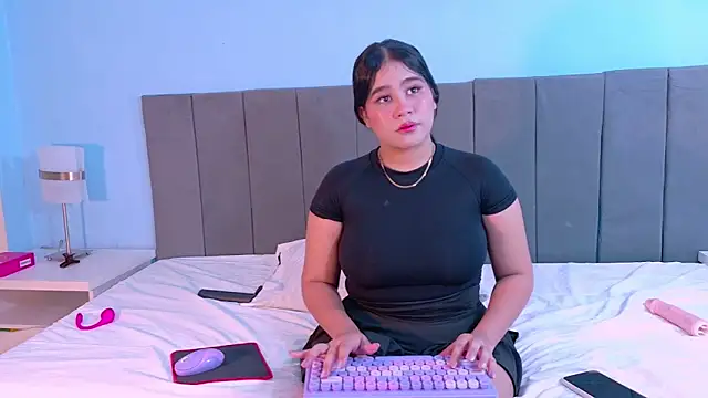 Lizz Bunny online show from April 2026 12:26:02 AM