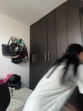 Miia moonn online show from January 2026 12:32:01 PM