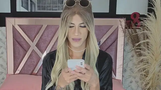 megan lenon online show from January 2026 07:12:01 PM