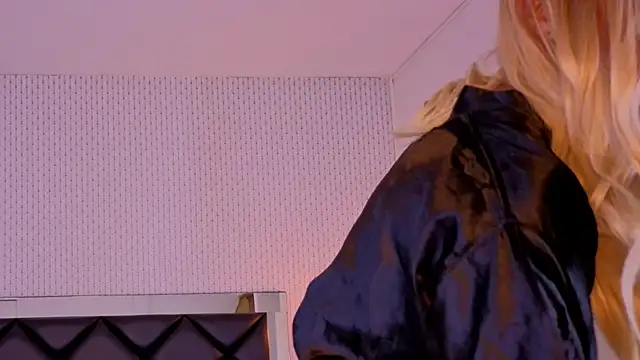 megan lenon online show from January 2026 05:38:02 PM