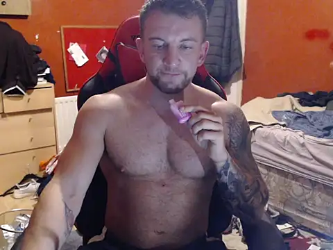 Snapshot of kiltedbody chatting on November 2025 06:52:01 PM kiltedbody online show from November 2025 06:52:01 PM