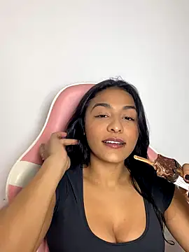 Laurapocahontas online show from November 2025 11:27:01 PM