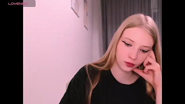 Snapshot of _Milana_Sparkl75_ chatting on December 2025 02:21:01 AM Milana Sparkl75 online show from December 2025 02:21:01 AM