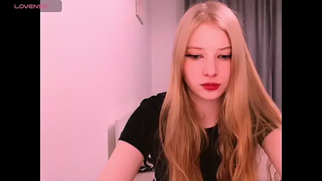 Snapshot of _Milana_Sparkl75_ chatting on December 2025 08:13:01 PM Milana Sparkl75 online show from December 2025 08:13:01 PM