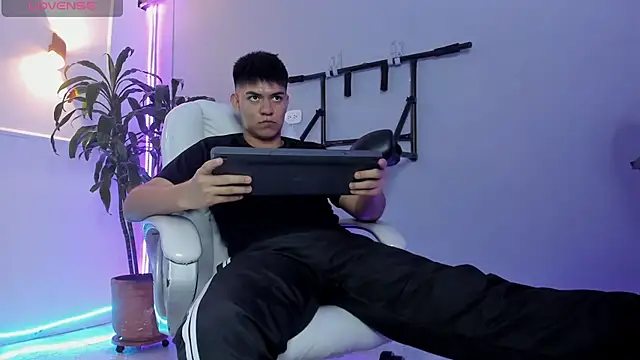 Snapshot of Paul_27_ chatting on November 2025 03:39:02 AM Paul 27 online show from November 2025 03:39:02 AM