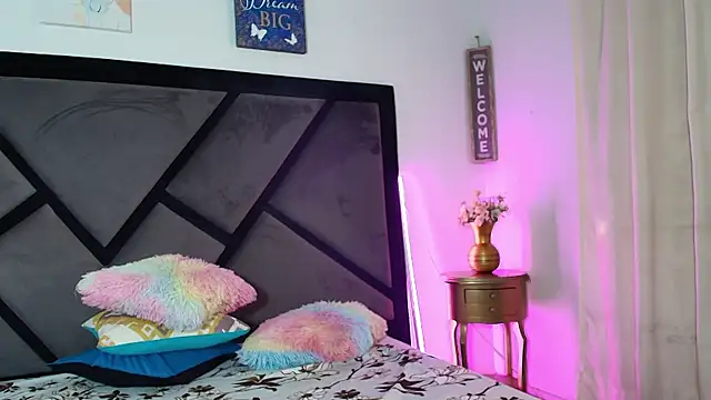 Snapshot of TashaNaughty4u chatting on December 2025 12:17:02 PM TashaNaughty4u online show from December 2025 12:17:02 PM