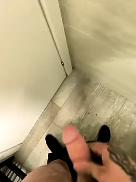 Razvan696969 online show from February 2026 07:23:01 PM