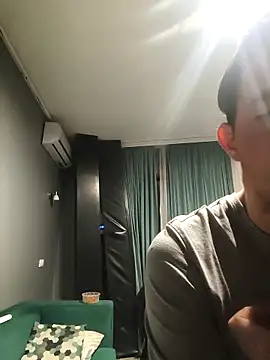 Razvan696969 online show from February 2026 04:42:02 PM