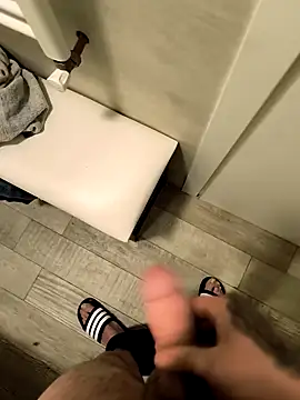 Razvan696969 online show from February 2026 03:33:01 PM