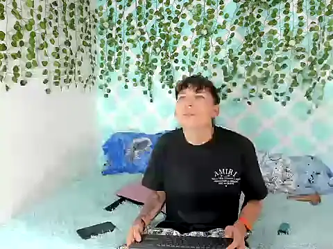 bradboyhot06 online show from December 2025 07:51:02 PM