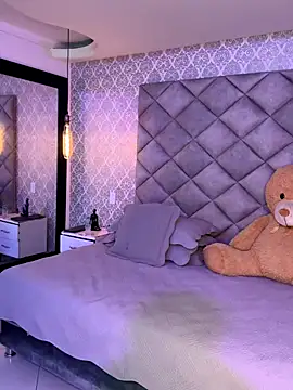 Snapshot of TinyCurlQueen chatting on November 2025 07:14:02 PM TinyCurlQueen online show from November 2025 07:14:02 PM